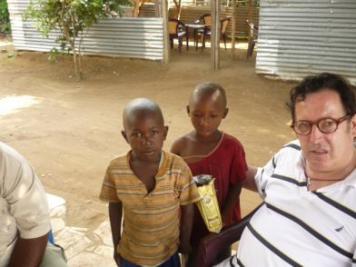 -S.E Mr. L Ambassadeur avec ses petits proteges-